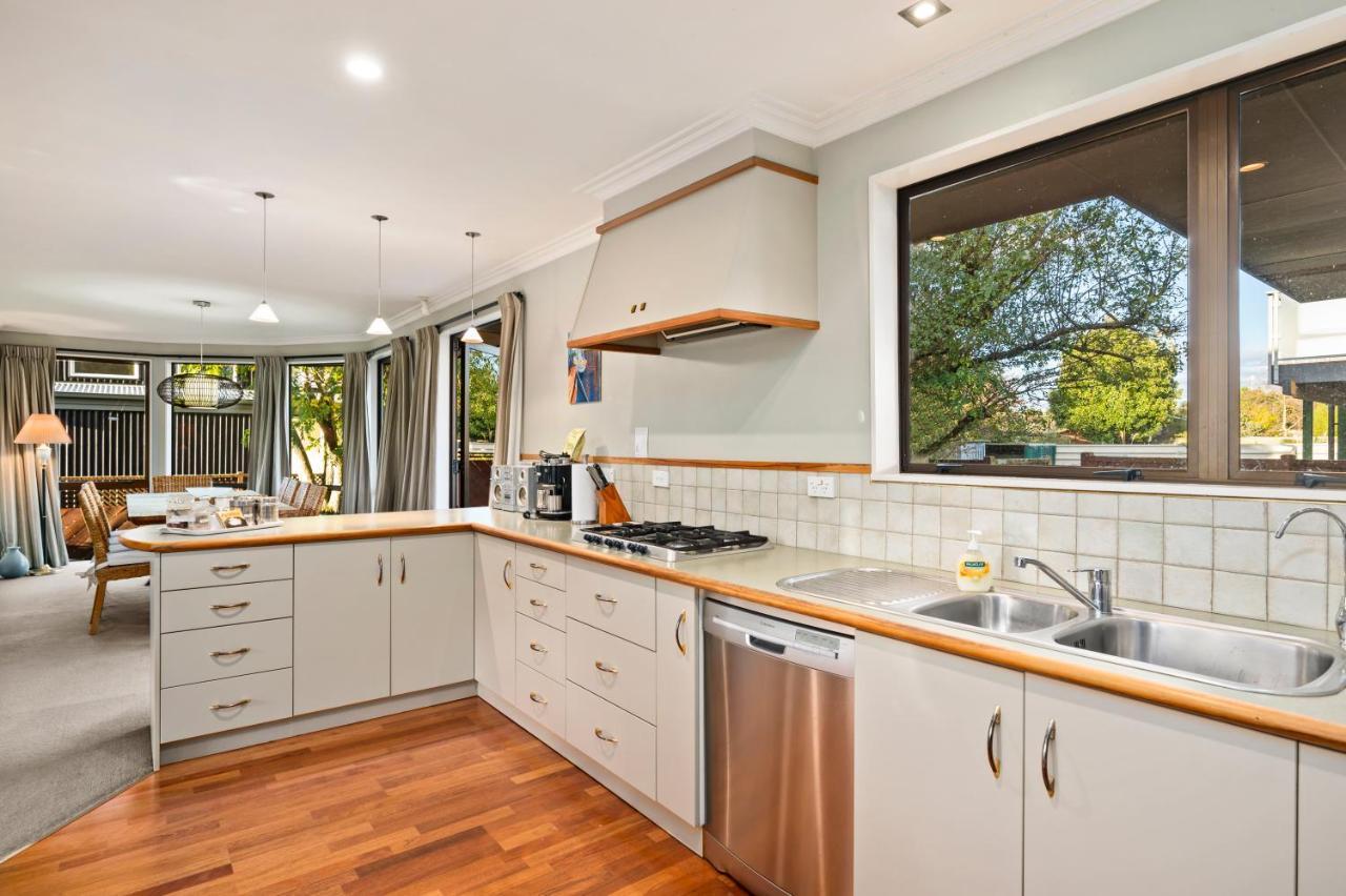 Taupo Escape - Rainbow Point Holiday Home Ngoại thất bức ảnh
